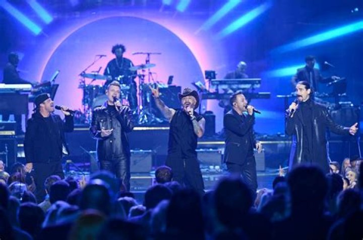 Band that performed Hold the Line and Africa