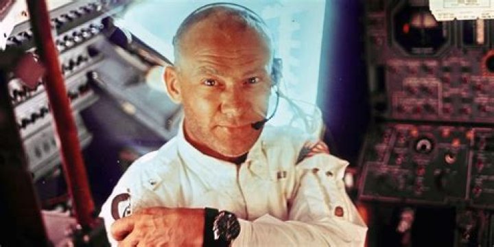 Breaking Bad actor who played real-life astronaut Buzz Aldrin in the 1998 HBO miniseries From the Earth to the Moon: 2 wds.