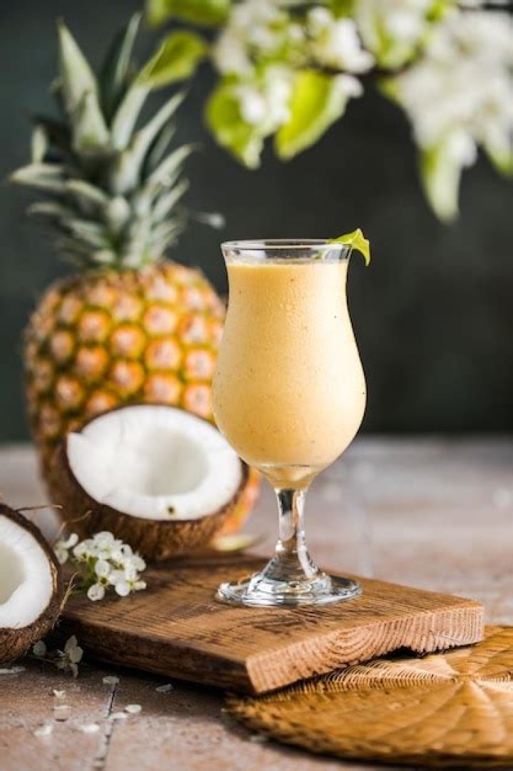 ___ Colada pineapple cocktail