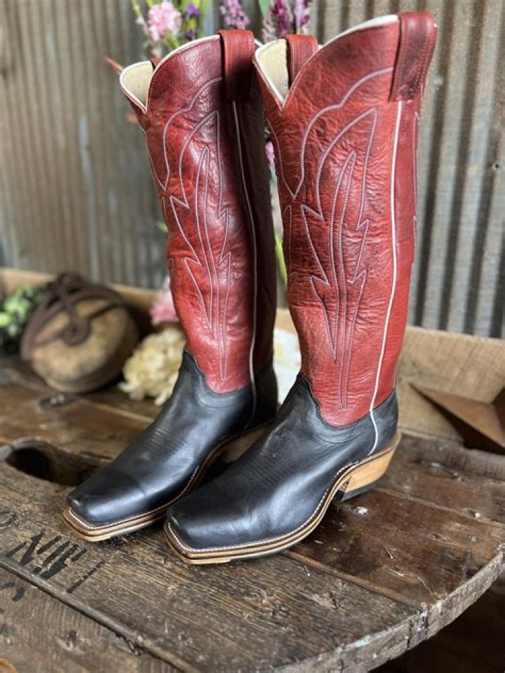 Cowboy's footwear