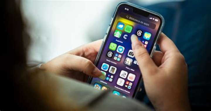 Directional aid on a smartphone or dashboard: Abbr.