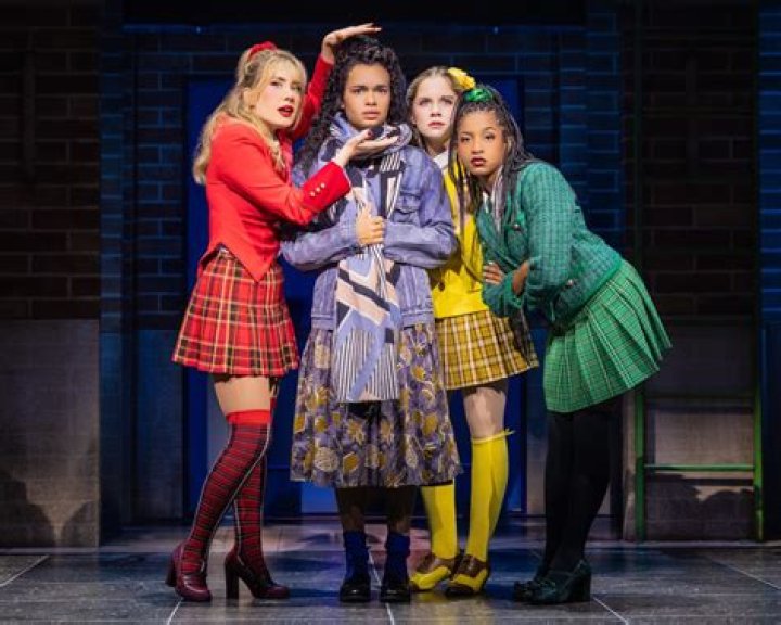 Glee costar who played the main character's mother in the 2022 Broadway revival of 15-Across: 2 wds.