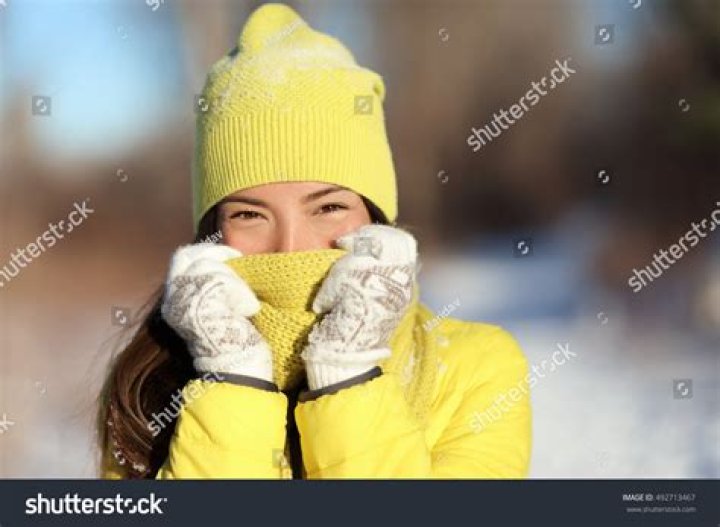 Hand covering for wintertime