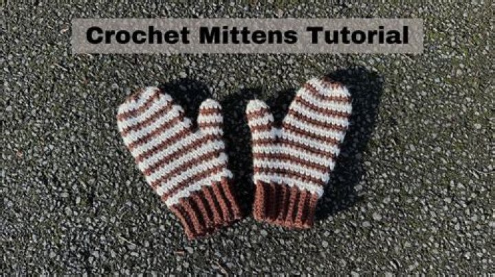 Make mittens with yarn