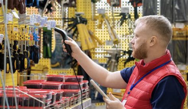 Retail hardware chain