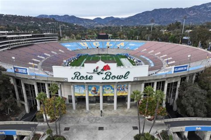 Rose ___ (annual football game in Pasadena)