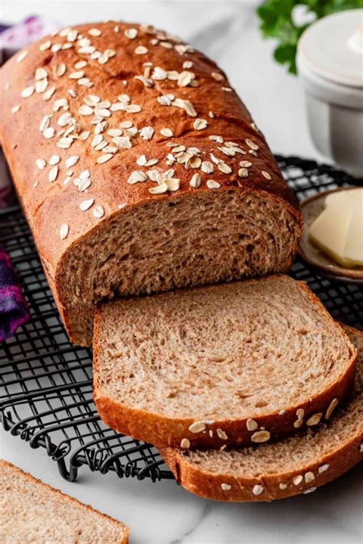 Type of bread that often has caraway seeds